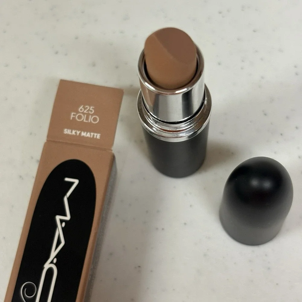 Mac FOLIO Lipstick‎ Macximal Silky Matte, New In Box